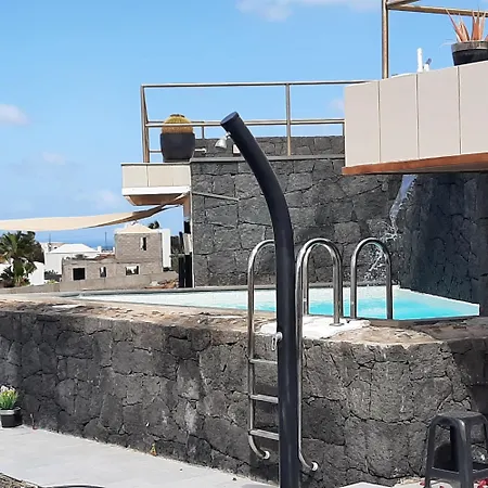 Meerblick Und Naehe Feuerberge Mit Eigenem Beheizten Pool Apartment Las Brenas